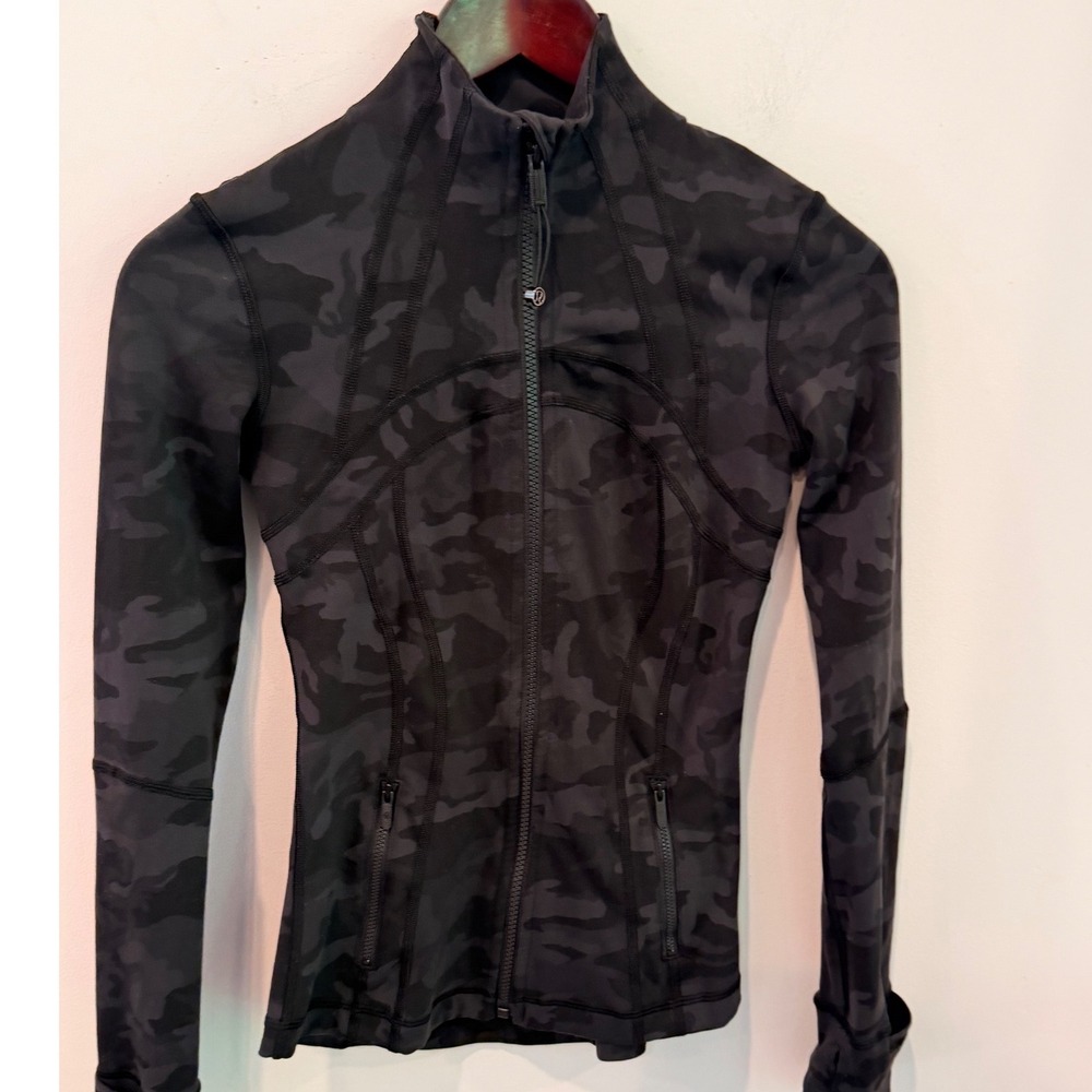 Lululemon Define Jacket Size 2 Black Camo Full Zip Luon Athletic Yoga Thumbholes